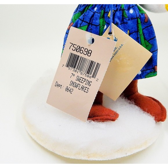 Annalee Dolls Sweeping Snowflakes Holiday Girl With Tags 1998 - Picture 9 of 10